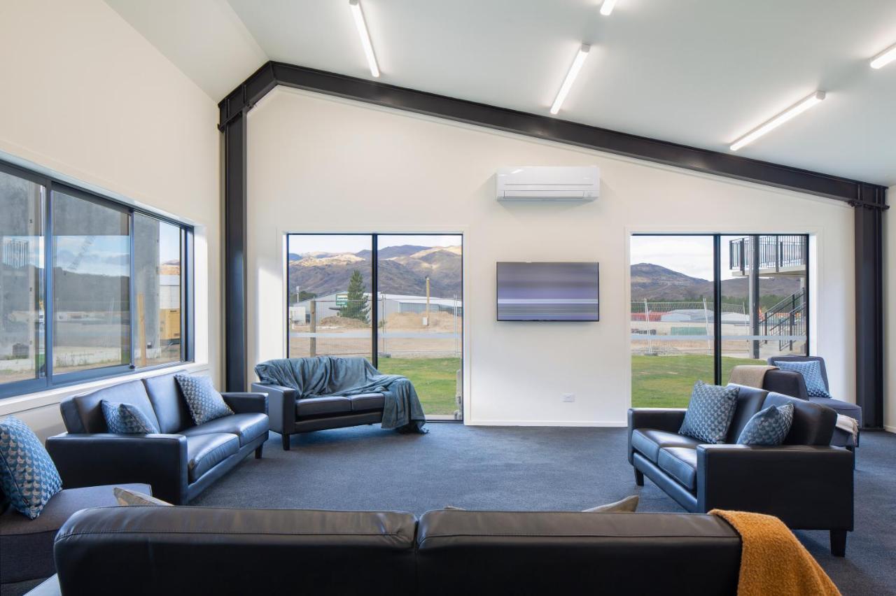 Harvest Park Studios Workers Accommodation Cromwell Exteriör bild